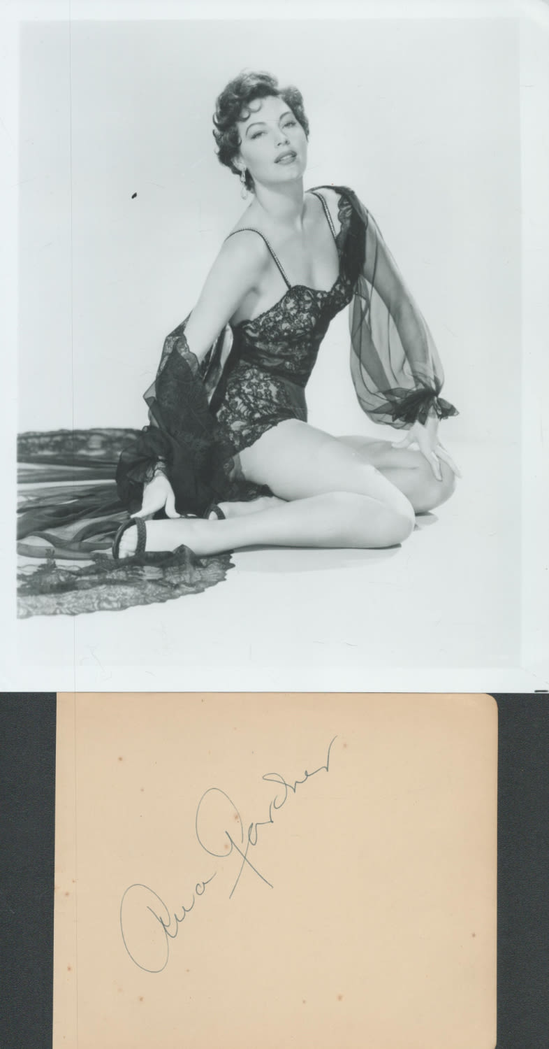 Lot 518: American Actress Ava Gardner signed 6 x 5...