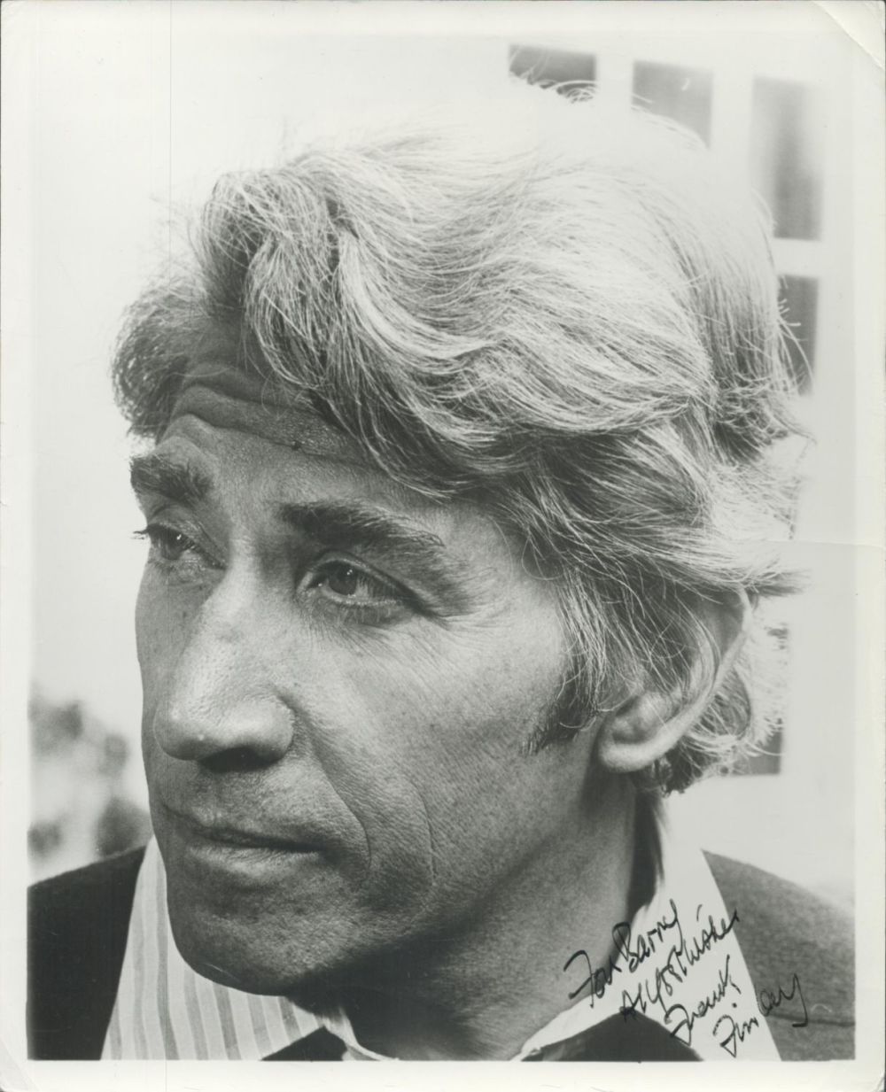 Lot 523: British Actor Frank Finlay signed 10 x 8...