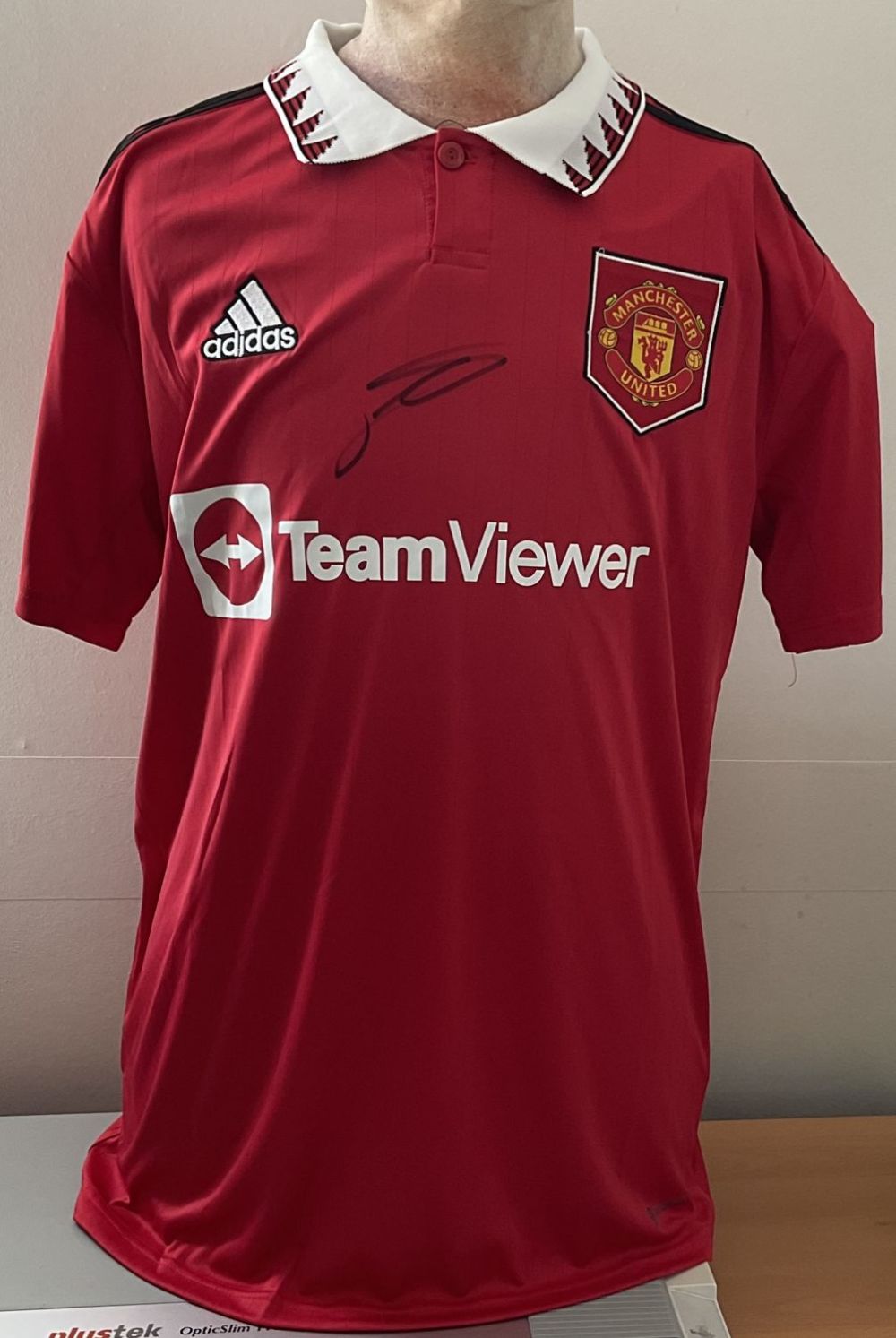 Lot 240: Football Diogo Dalot signed Manchester United replica home...