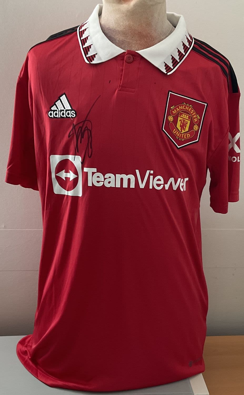 Lot 243: Football Tyrell Malacia signed Manchester United replica home...