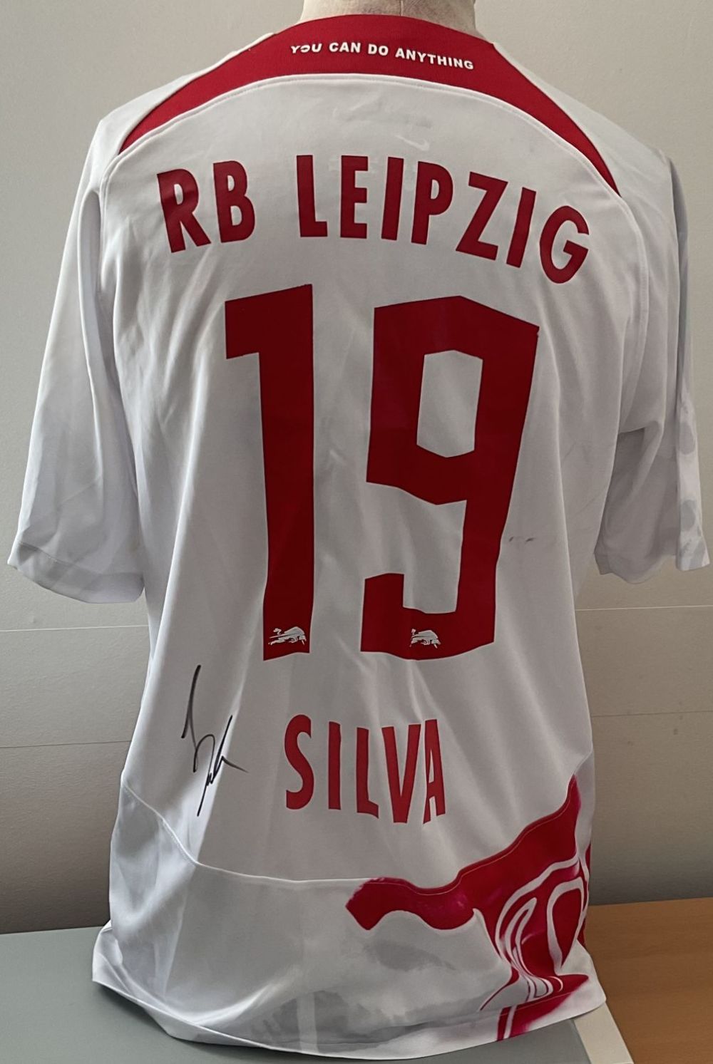 Lot 244: Football Andre Silva signed RB Leipzig replica home...