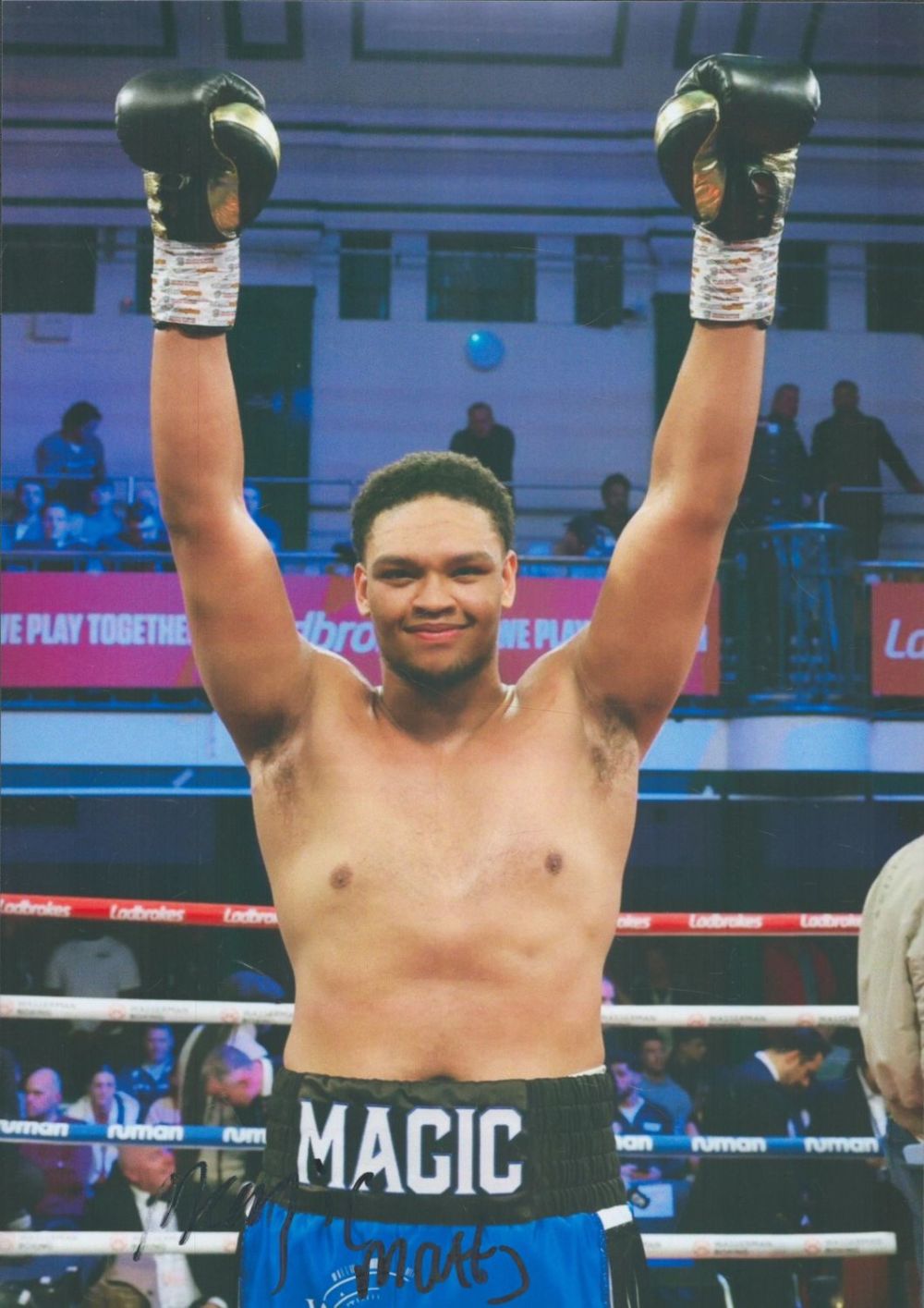 Lot 267: Boxing Matty Harris signed 12x8 inch colour photo....