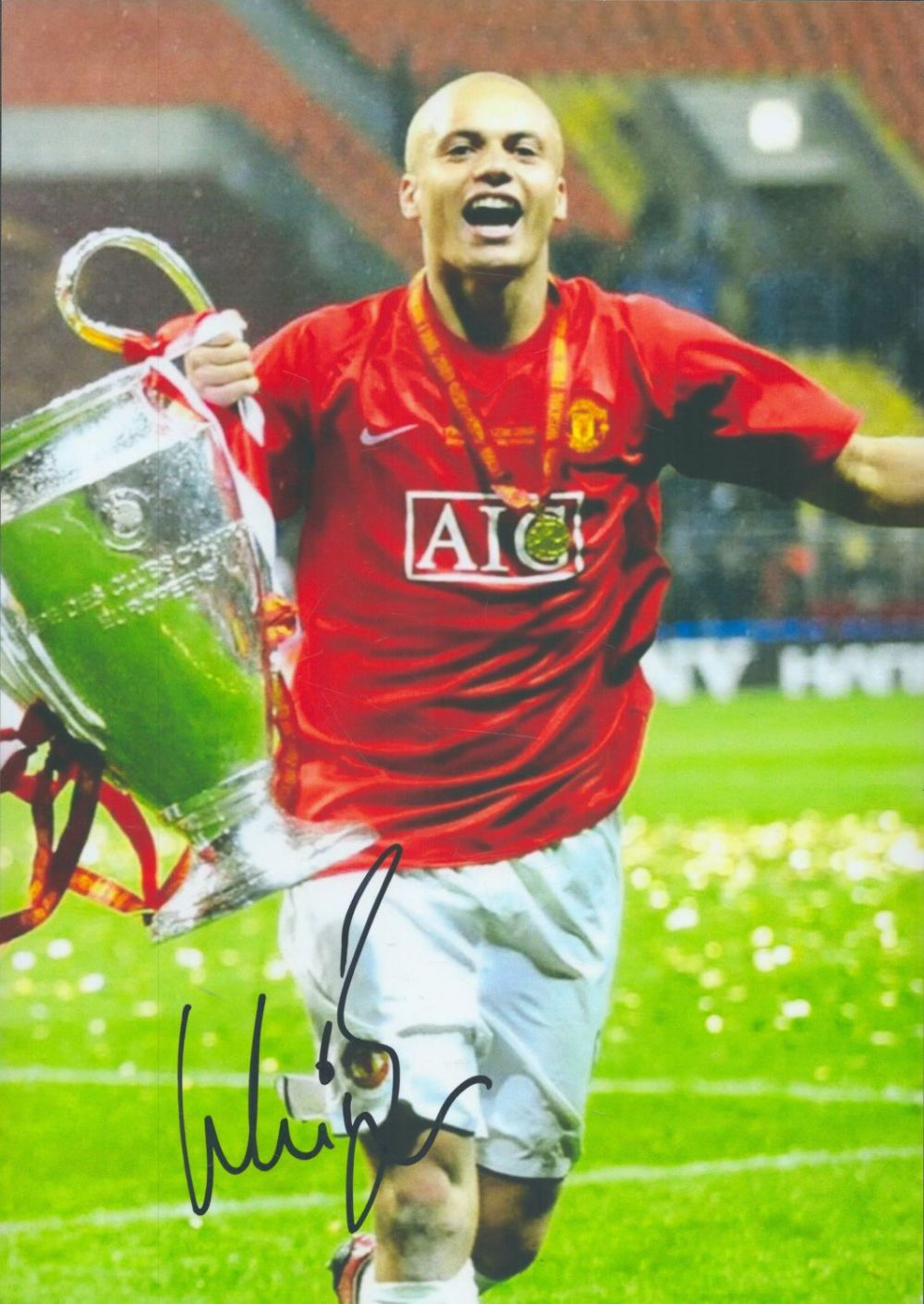 Lot 298: Football Wes Brown signed 12x8 inch Manchester United...