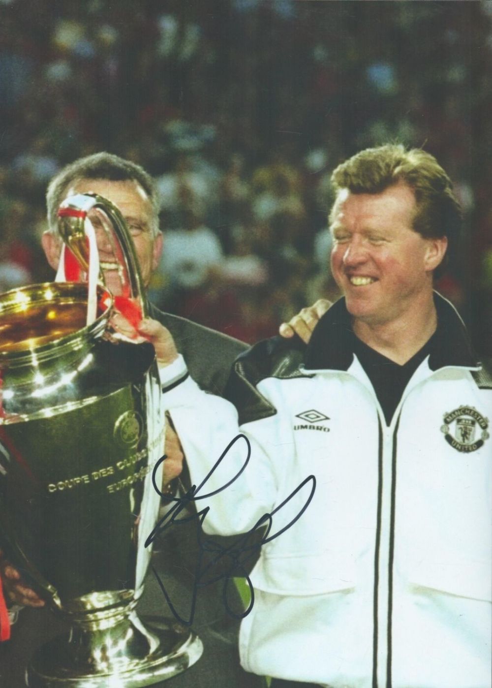 Lot 329: Football Steve McLaren signed Manchester United 12x8 inch...