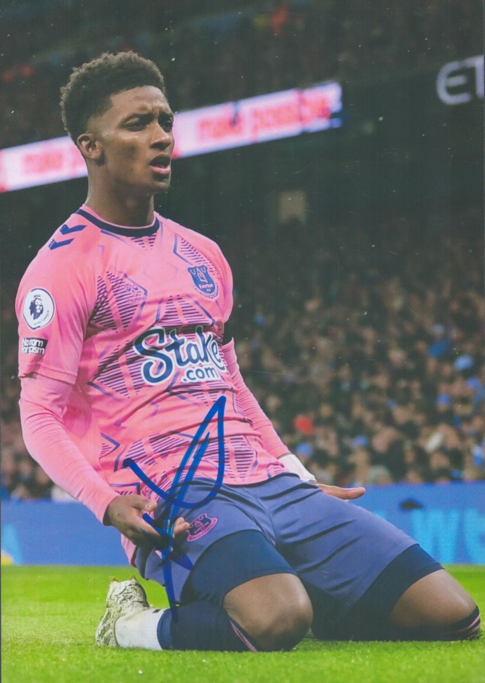 Lot 370: Football Demarai Gray signed 12x8 inch colour photo...