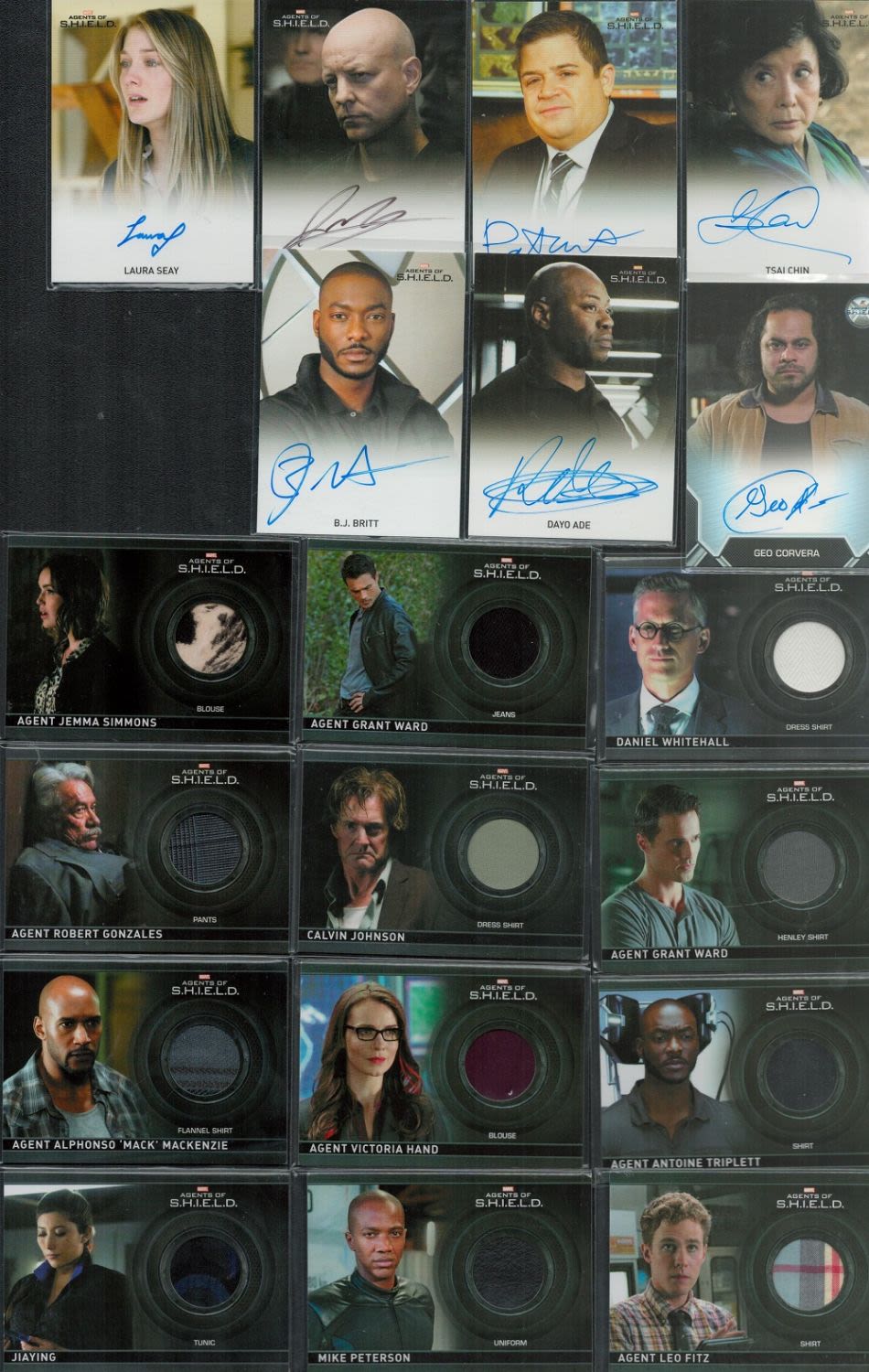 Lot 180: Trading cards Stargate Universe 21 x signatures includes...