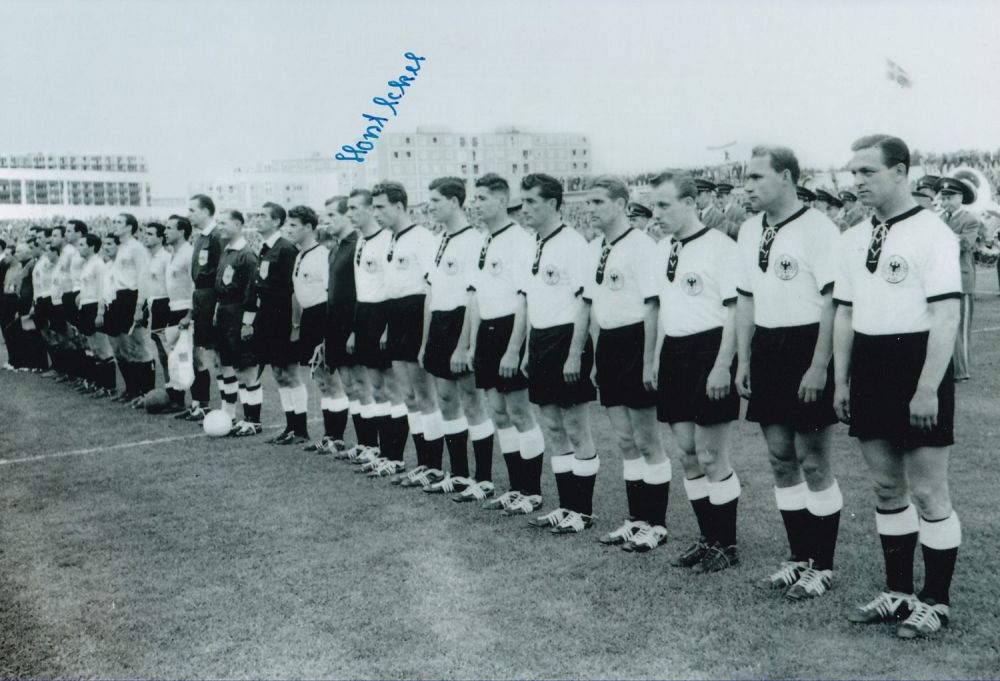 Lot 440: Autographed ENGLAND / WEST GERMANY 12 x 8...