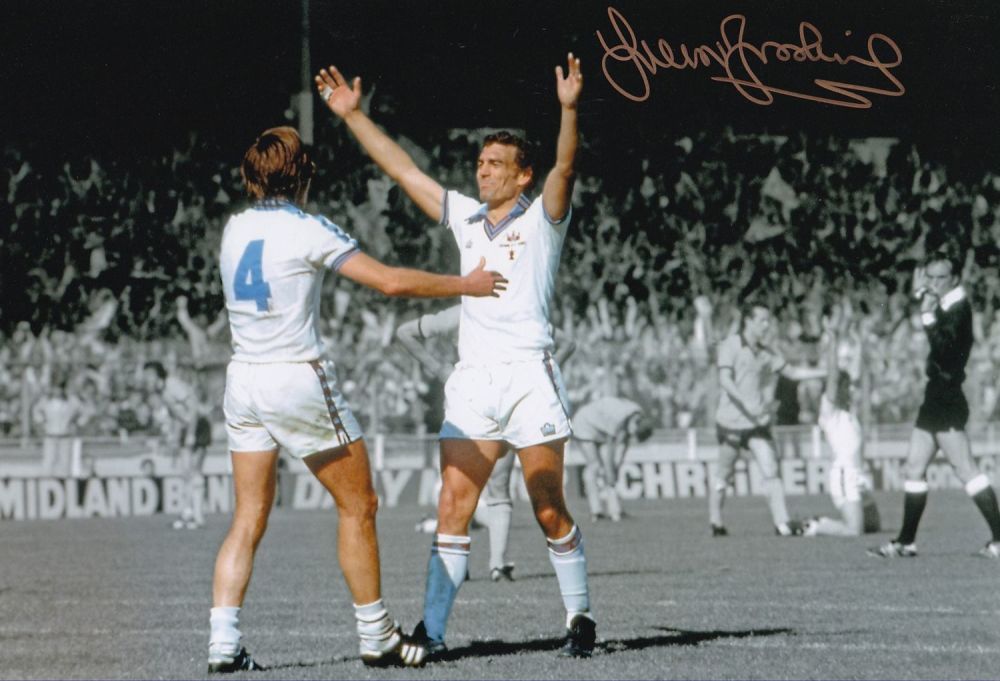 Lot 441: Autographed SHEFFIELD WEDNESDAY 12 x 8 photos QTY...