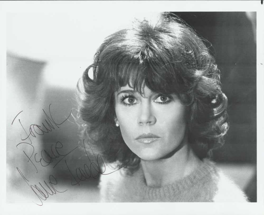 Lot 743: Kyra Sedgwick, a signed and dedicated 10x8 photo....