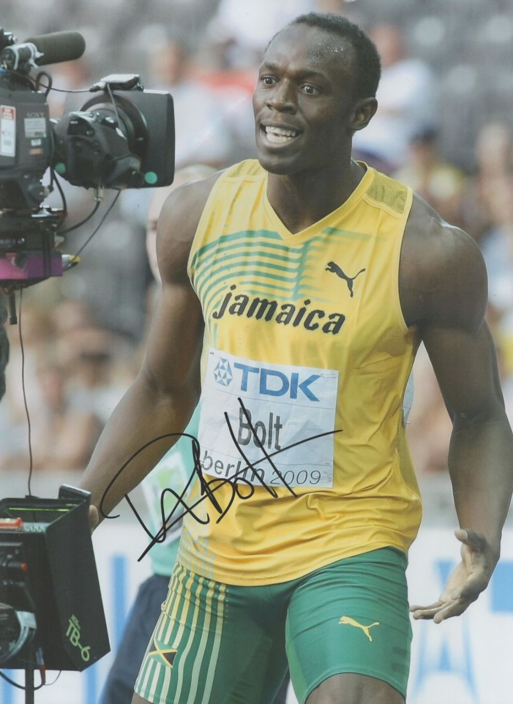 Lot 72: Usain Bolt signed 16x12 inch colour photo. Good...