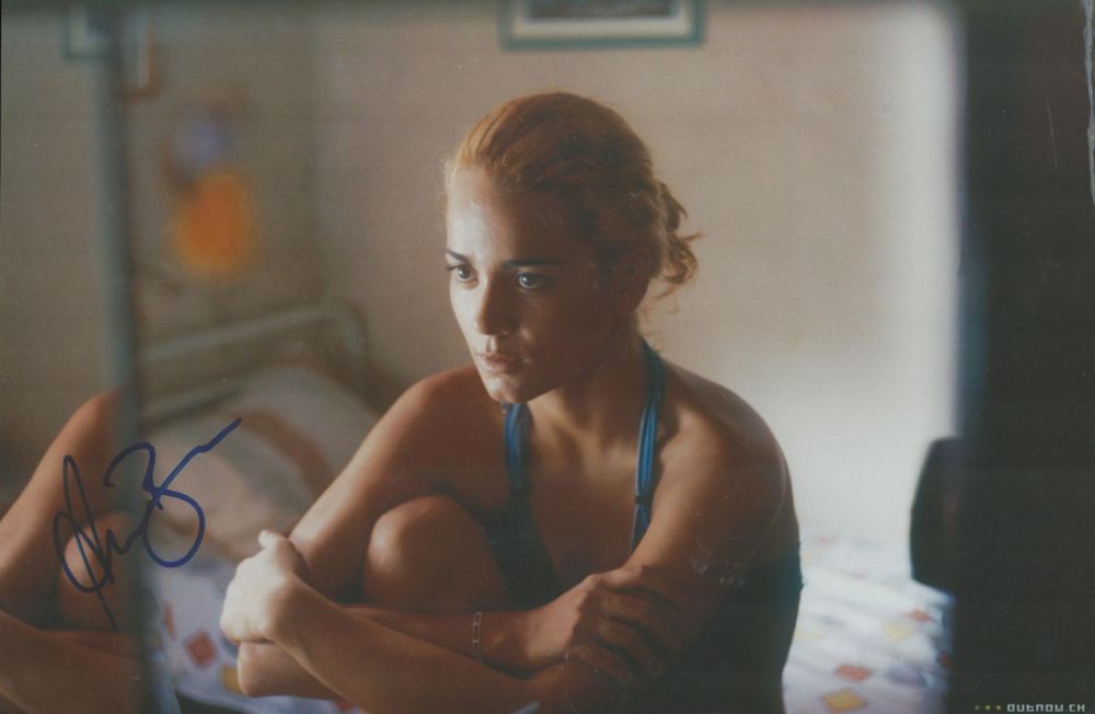 Lot 81: Alice Braga signed 12x8 inch colour photo. Alice...