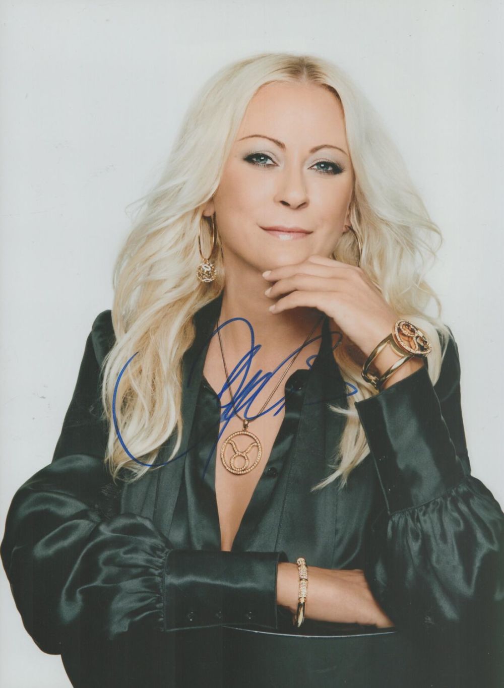 Lot 89: Jenny Elvers signed 10x8 inch colour photo. Jenny...