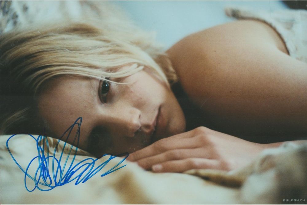Lot 202: Abbie Cornish signed 12x8 inch colour photo. Abbie...