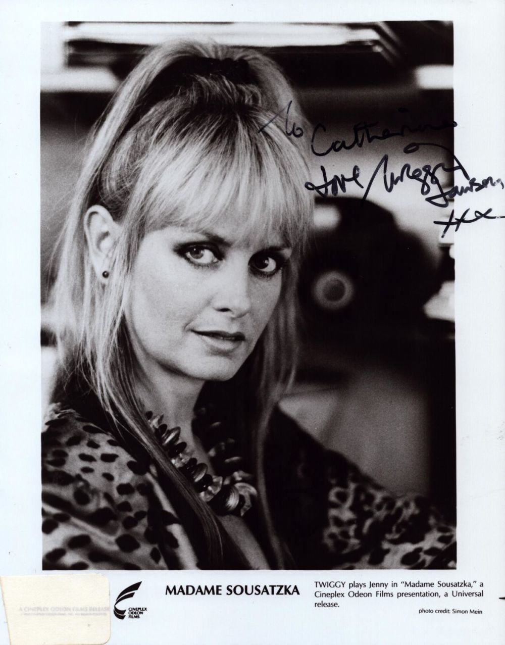 Lot 224: British Actress Twiggy Lawson signed 10 x 8...