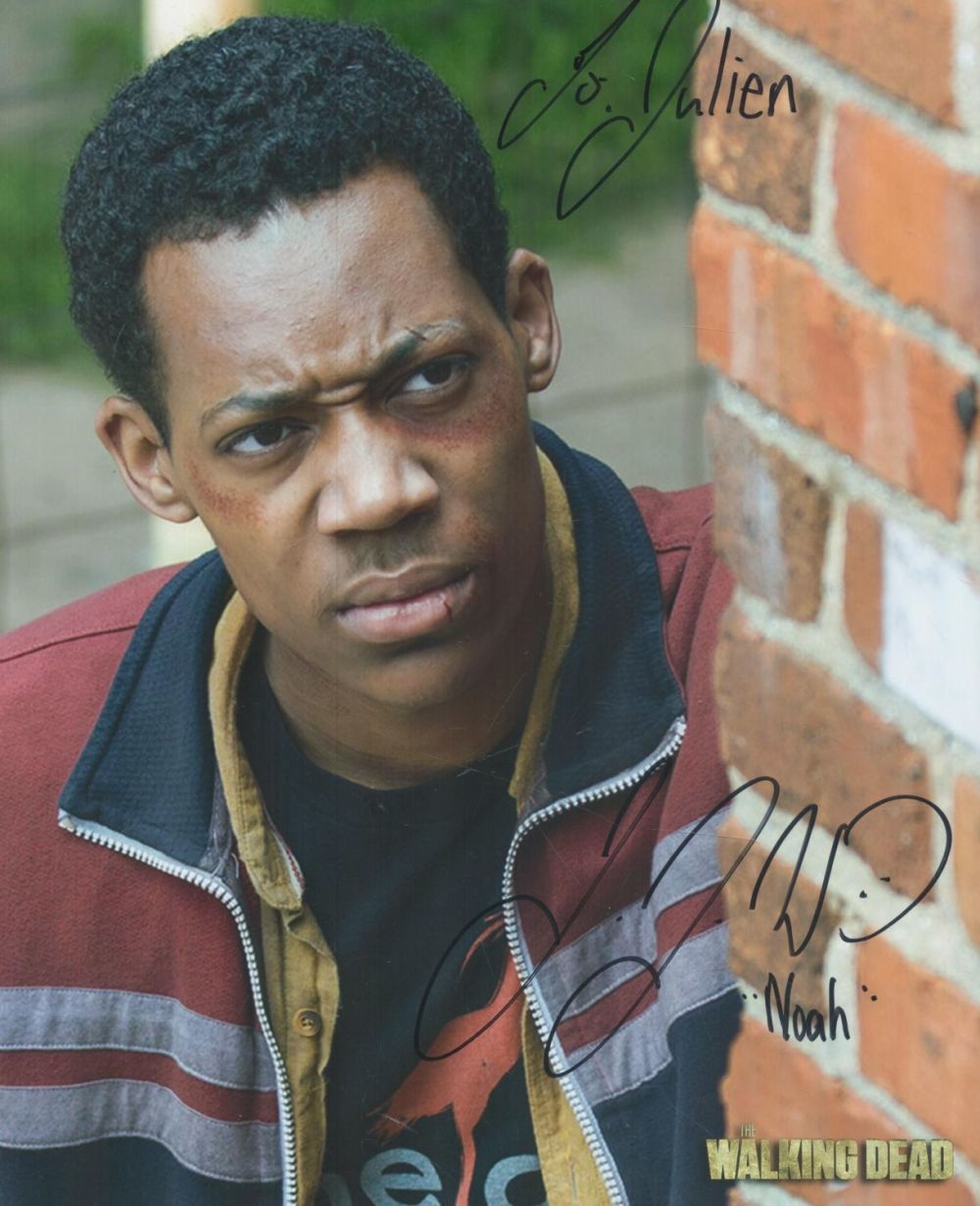 Lot 278: Tyler James Williams (walking dead) signed 10 x...