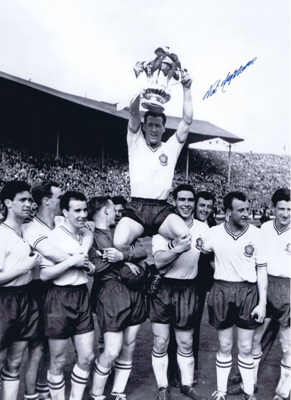 Lot 350: Football Autographed Nat Lofthouse 16 X 12 Photo:...