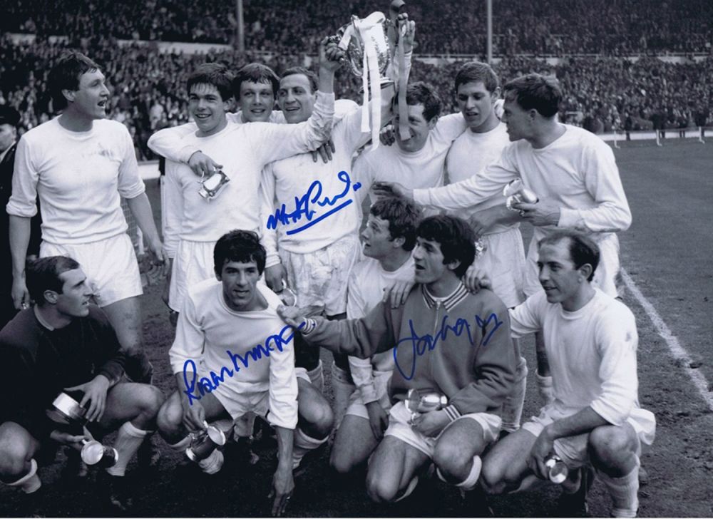Lot 373: Football Autographed Qpr 16 X 12 Photo: B/W,...