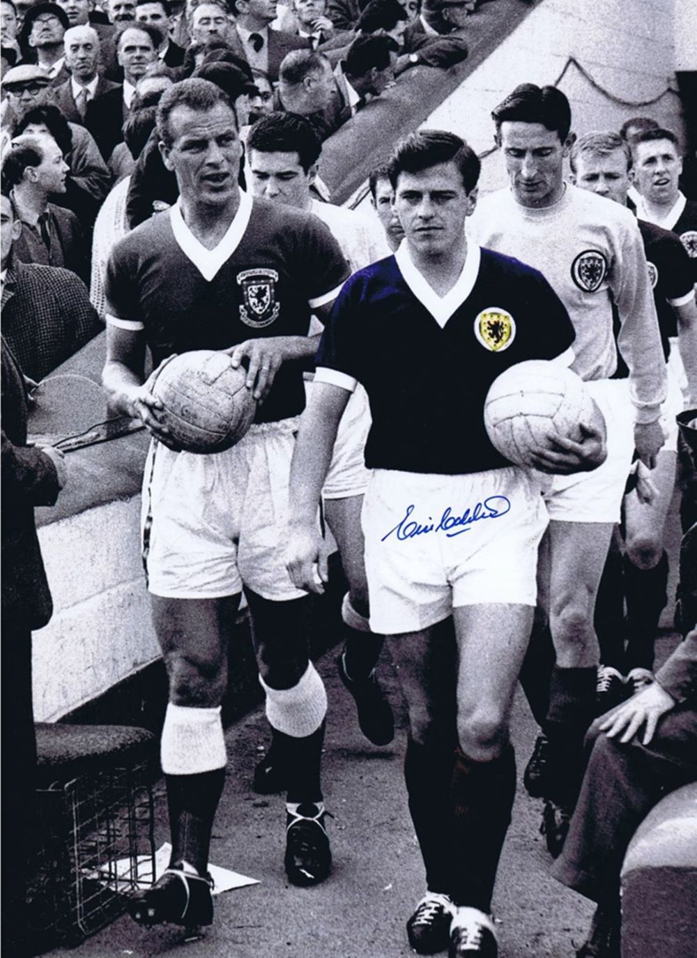 Lot 374: Football Autographed Eric Caldow 16 X 12 Photo:...