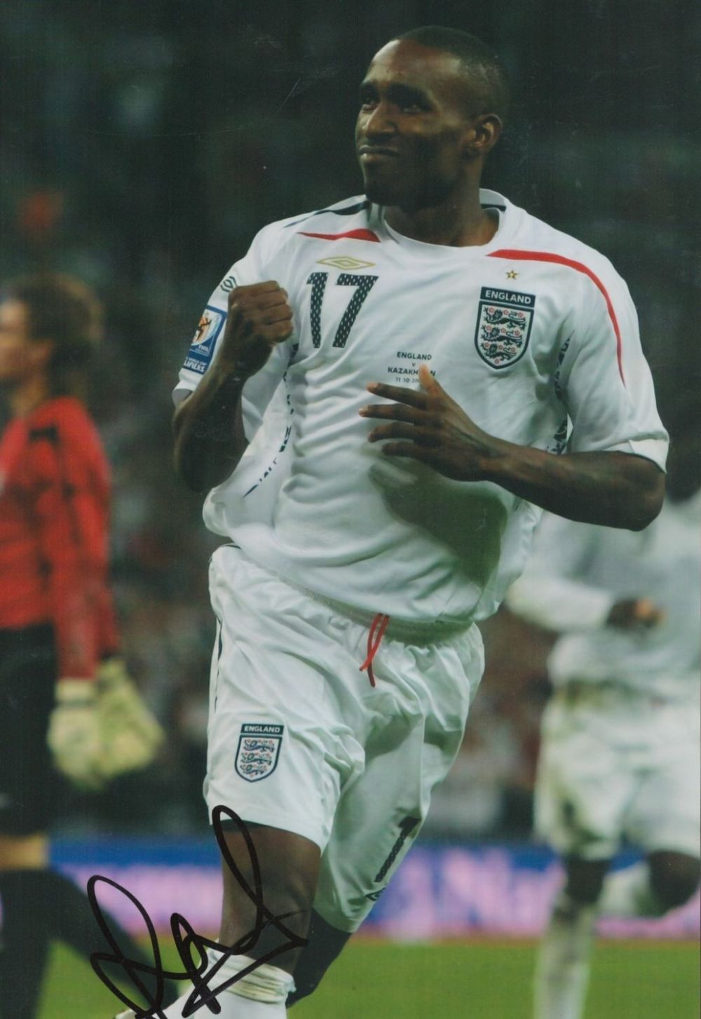Lot 424: Jermaine Defoe signed 12x8 inch colour photo pictured...