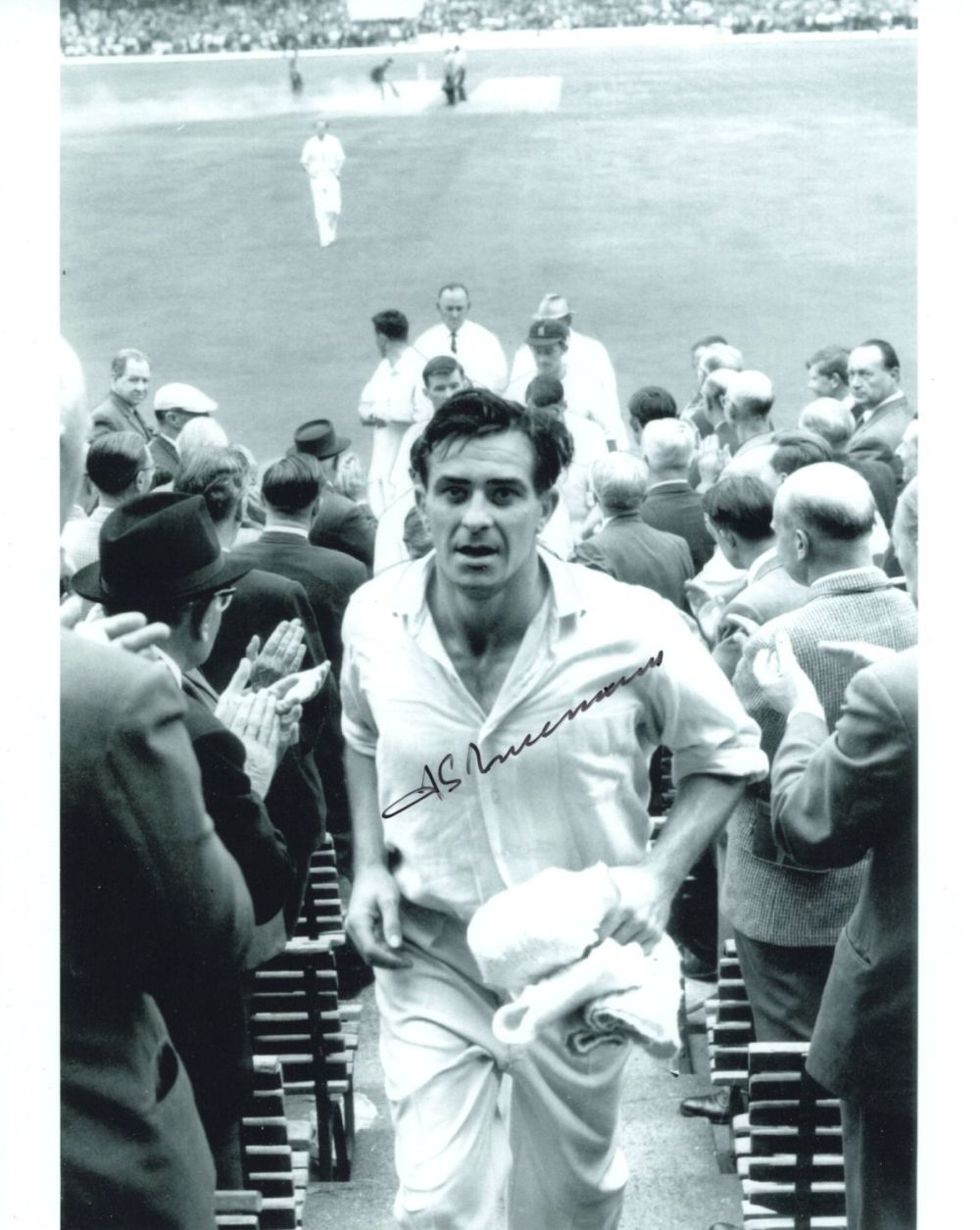 Lot 603: Freddie Trueman cricket legend signed 8x10 photo pictured...