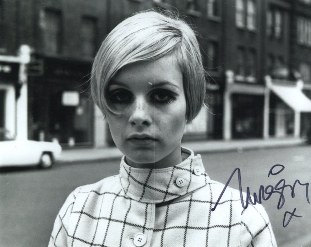 Lot 723: Twiggy. Stunning 8x10 photo signed by 1960's fashion...