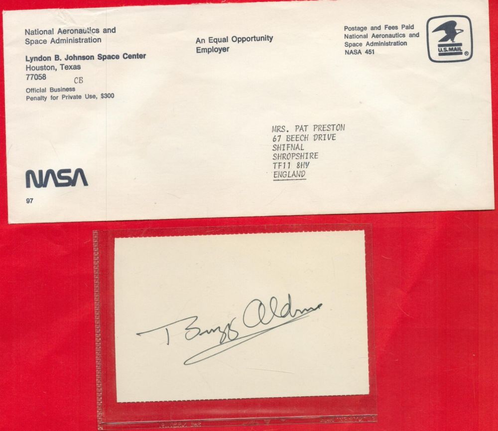 Lot 170: Rudolf Nureyev signed 10x8 inch vintage black and...
