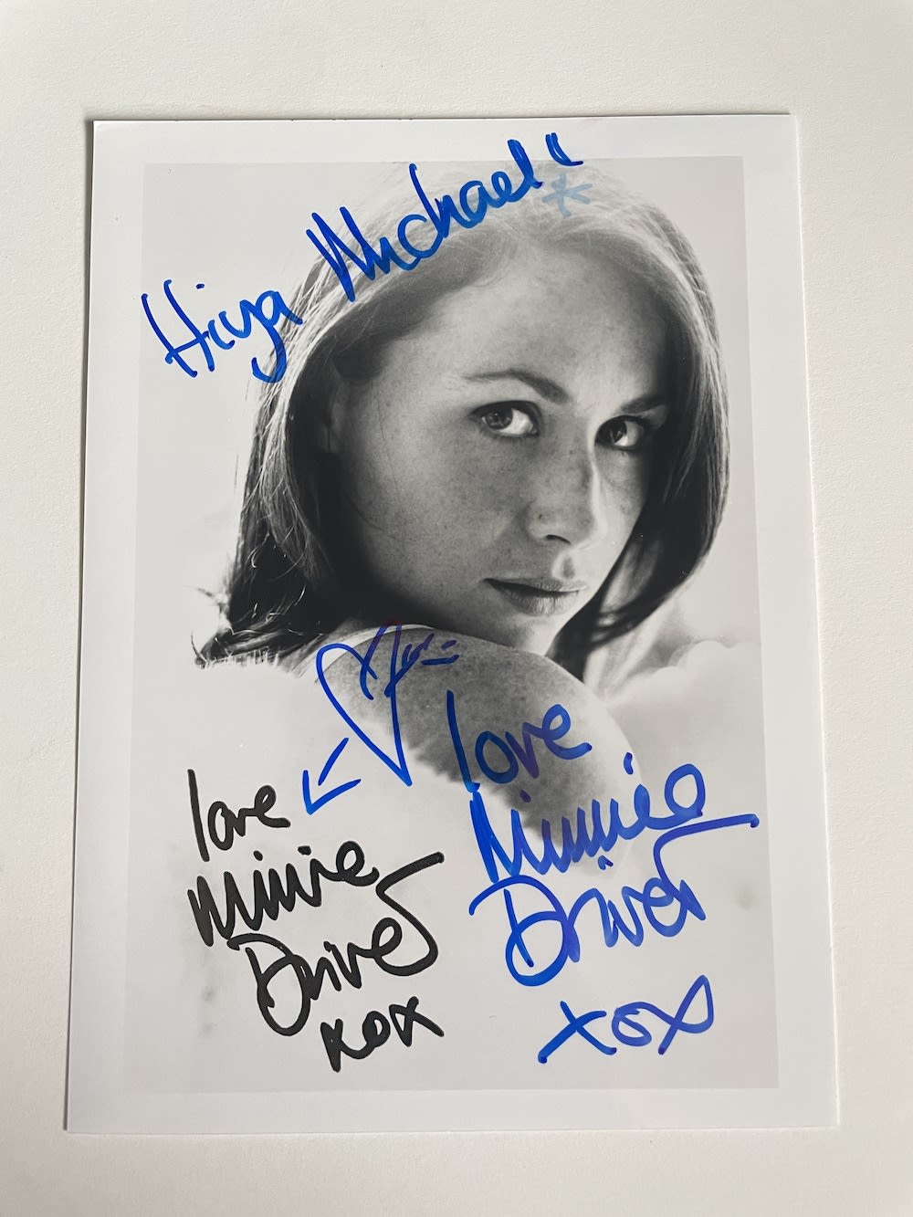 Lot 118: Minnie Driver Popular British Actress 7x5 inch signed...