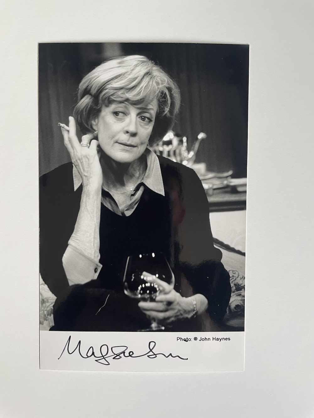 Lot 126: Maggie Smith Downton Abbey Actress 6x4 inch signed...