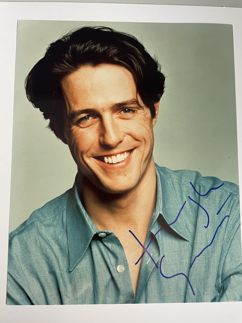 Lot 151: Hugh Grant Great British Actor 10x8 inch signed...