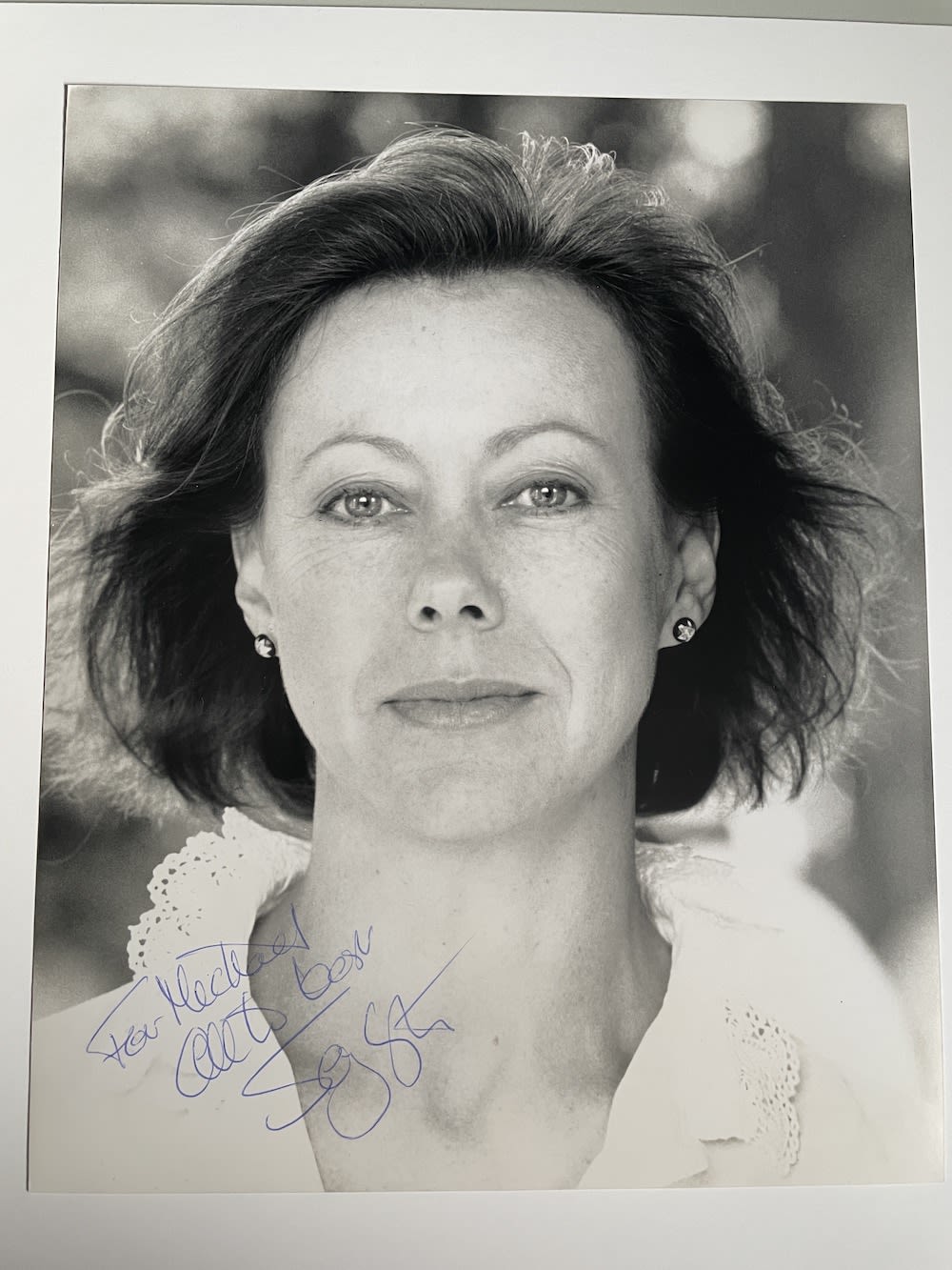 Lot 155: Jenny Agutter Great British Actress 10x8 inch signed...