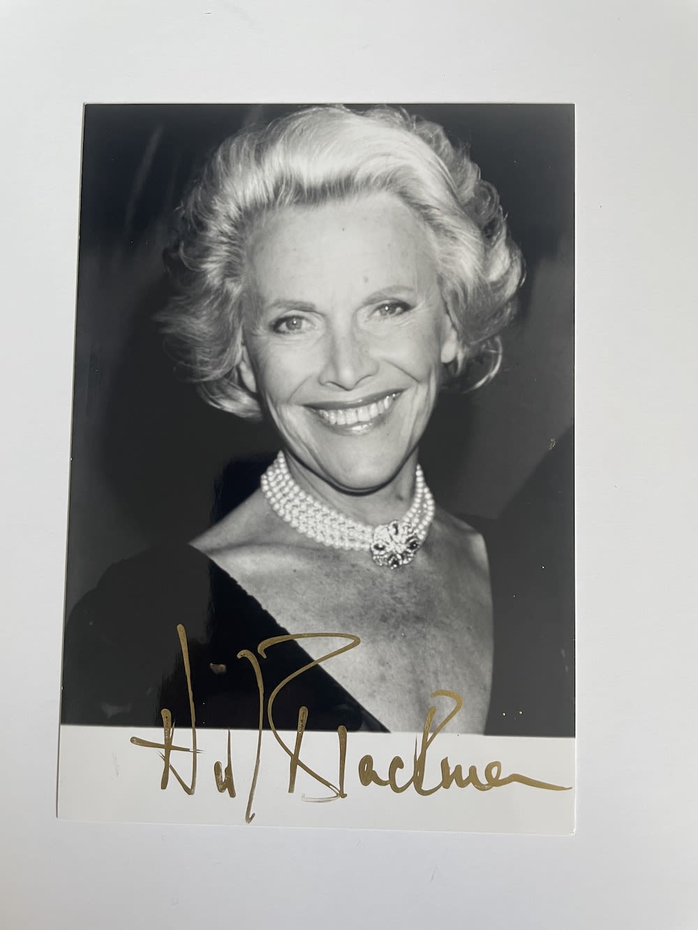 Lot 184: Honor Blackman James Bond Film Actress 6x4 inch...
