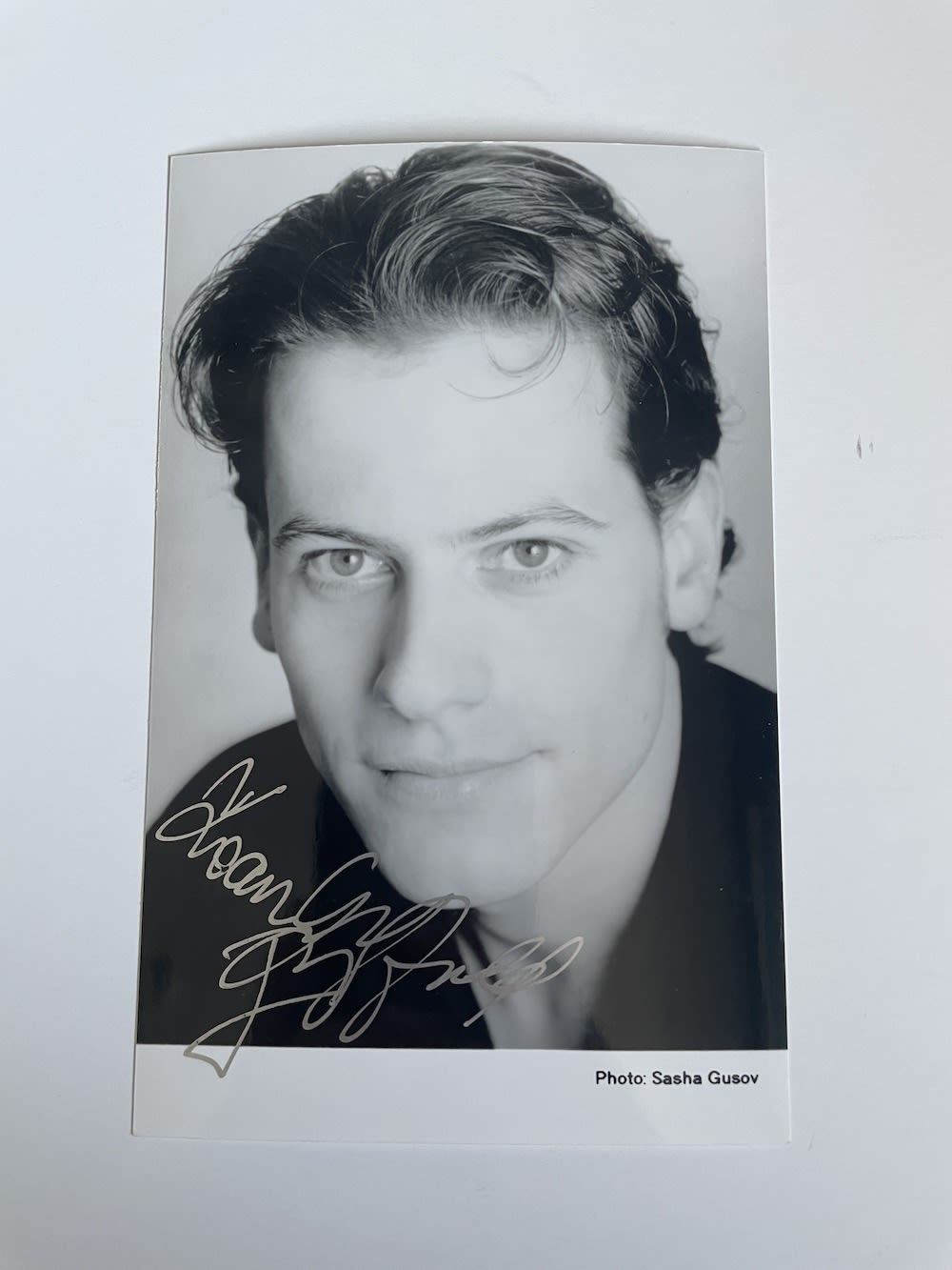 Lot 203: Ioan Gruffudd Popular British Actor 6x4 inch signed...