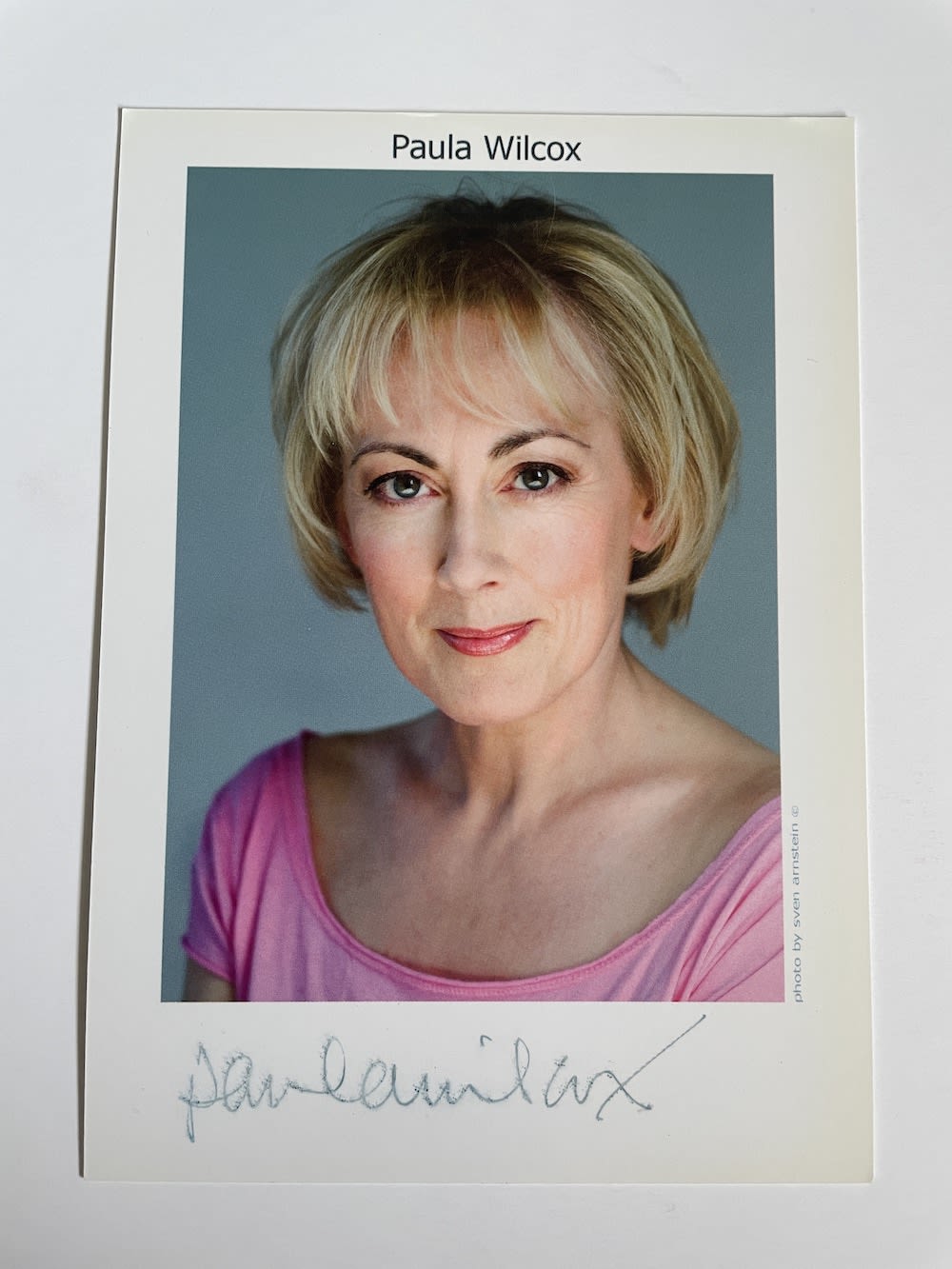 Lot 262: Paula Wilcox Popular British Actress 6x4 inch signed...