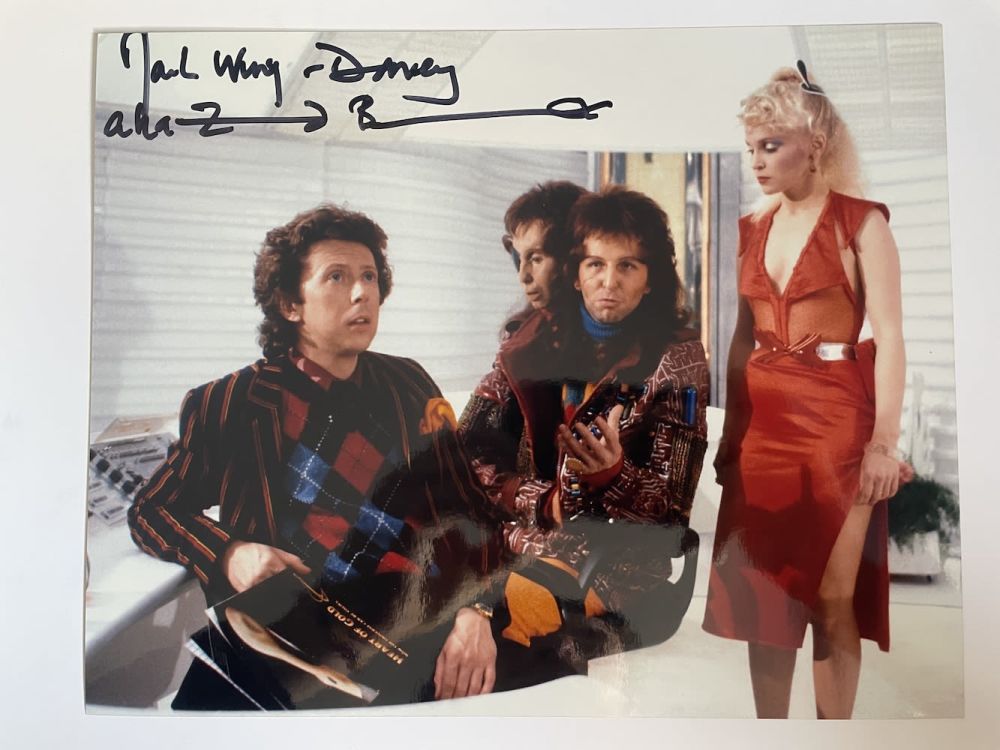 Lot 277: Mark Wing Davey Hitchhikers Guide to the Galaxy...