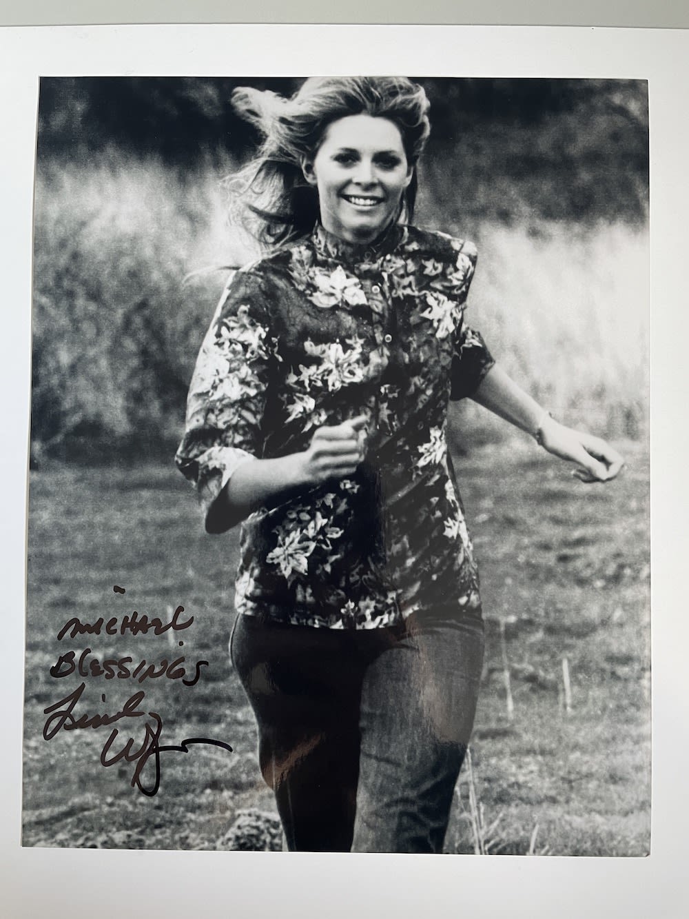 Lot 278: Lindsay Wagner The Bionic Woman Actress 10x8 inch...