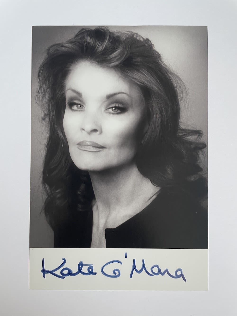 Lot 293: Kate O'Mara Legendary British Actress 6x4 inch signed...