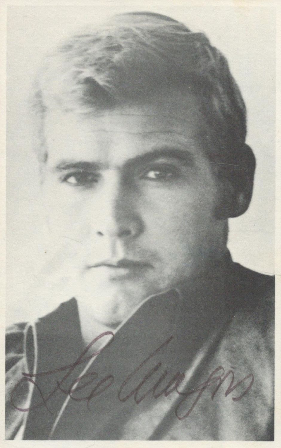Lot 462: Lee Majors Signed (Black and White) Promo Photo...