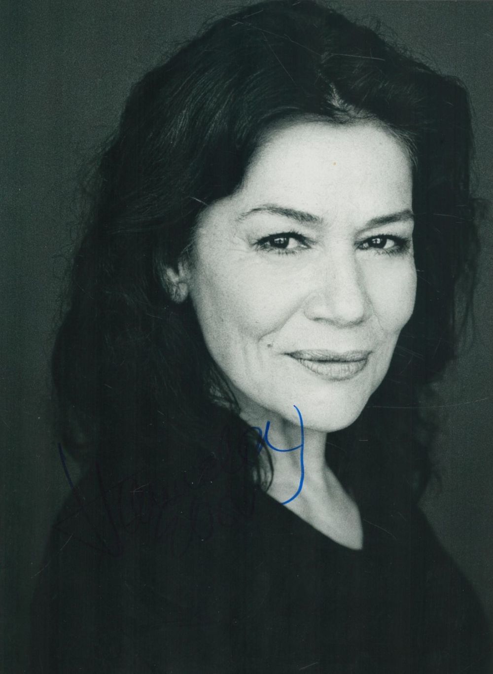 Lot 474: Hannelore Elsner Signed Colour Photo approx 11 x...