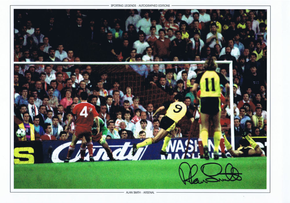 Lot 529: Autographed Alan Smith 16 X 12 Photo Edition:...