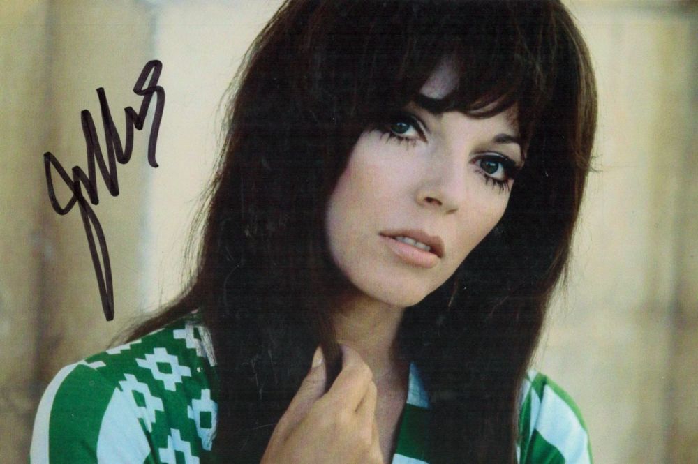 Lot 122: Joan Collins signed 6x4inch colour photo. British actress....