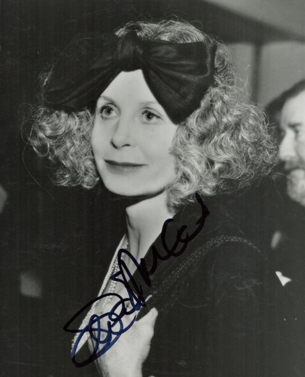 Lot 128: Sarah Miles signed 6x4inch black and white photo....