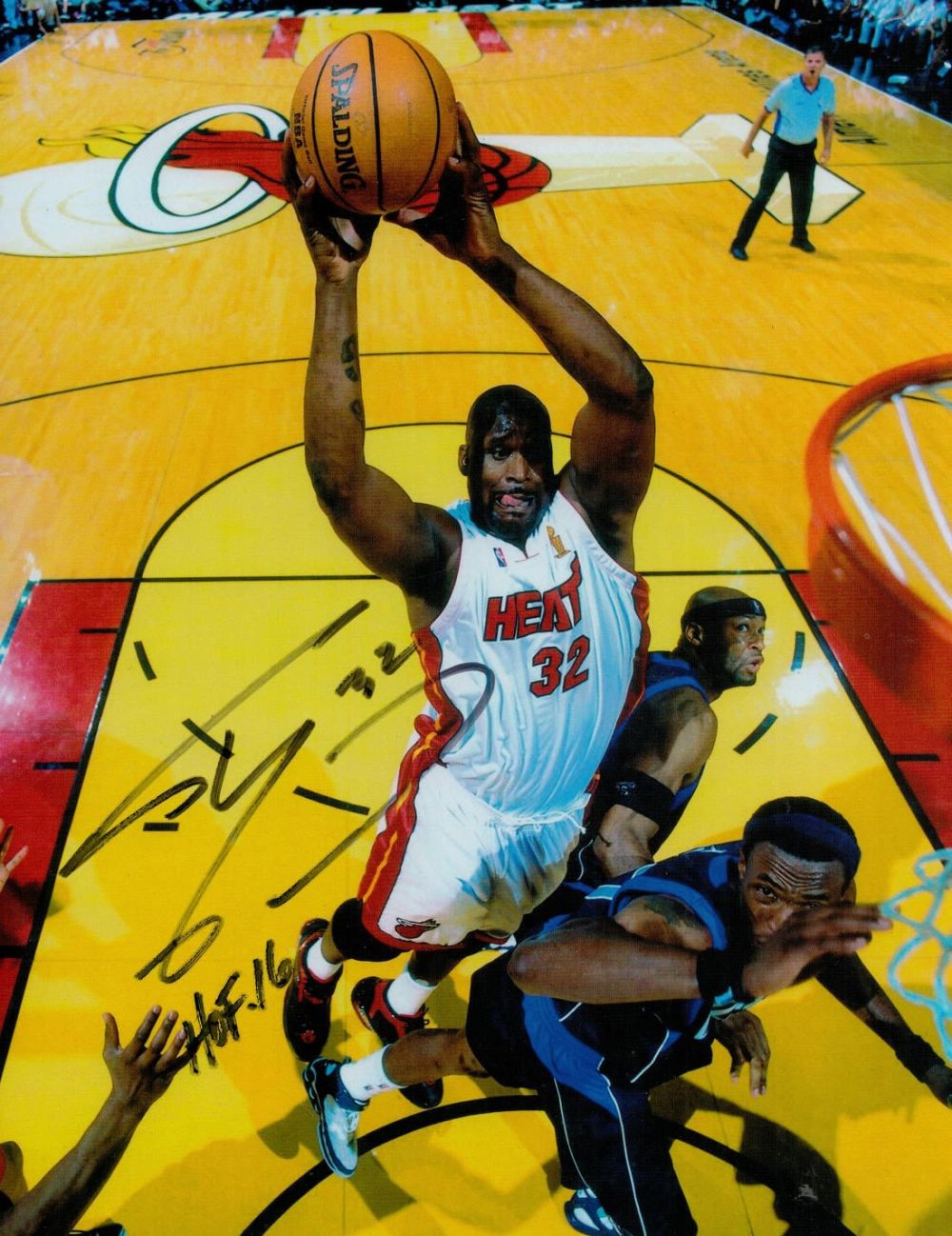 Lot 148: Shaquile O'Neal signed 10x8inch colour photo. NBA player....