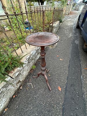 Mahogany Jardini&egrave;re. Stands 90cm tall