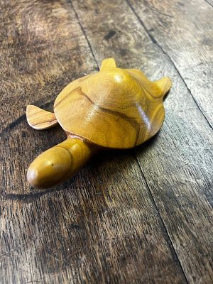 Pitcairn Island Turtle. Carved by Dennis Christian - sixth-generation descendant of Fletcher 