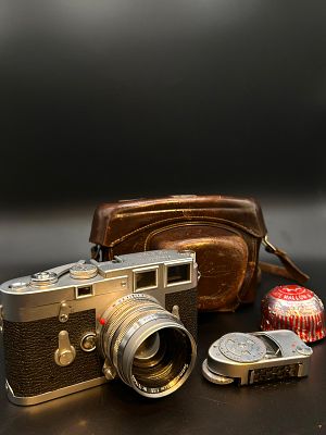 Leica M3 ELC - serial 898712. Made in Canada on 30th July 1957 for the USA market 
. 
The Leica 