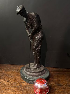 Bronze golfer figurine, in the style of J Daste. Solid bronze with a dark patina finish. Mounted 