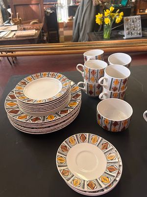 Vintage tableware set - Mexico pattern by Kathie Winkle. Designed for Broadhurst Ironstone 