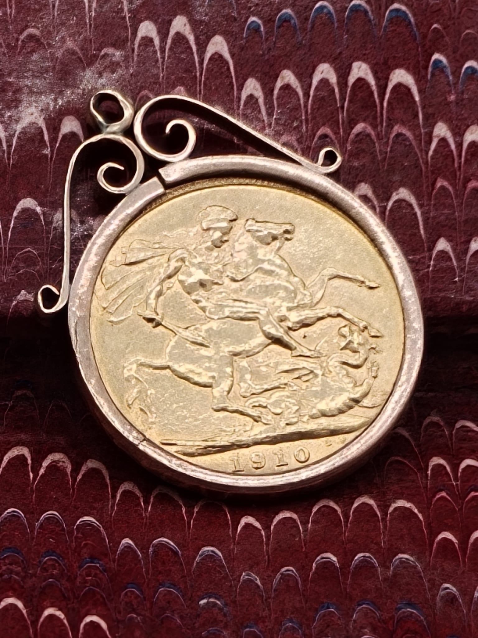 Queen Victoria Sovereign in Gold Mount