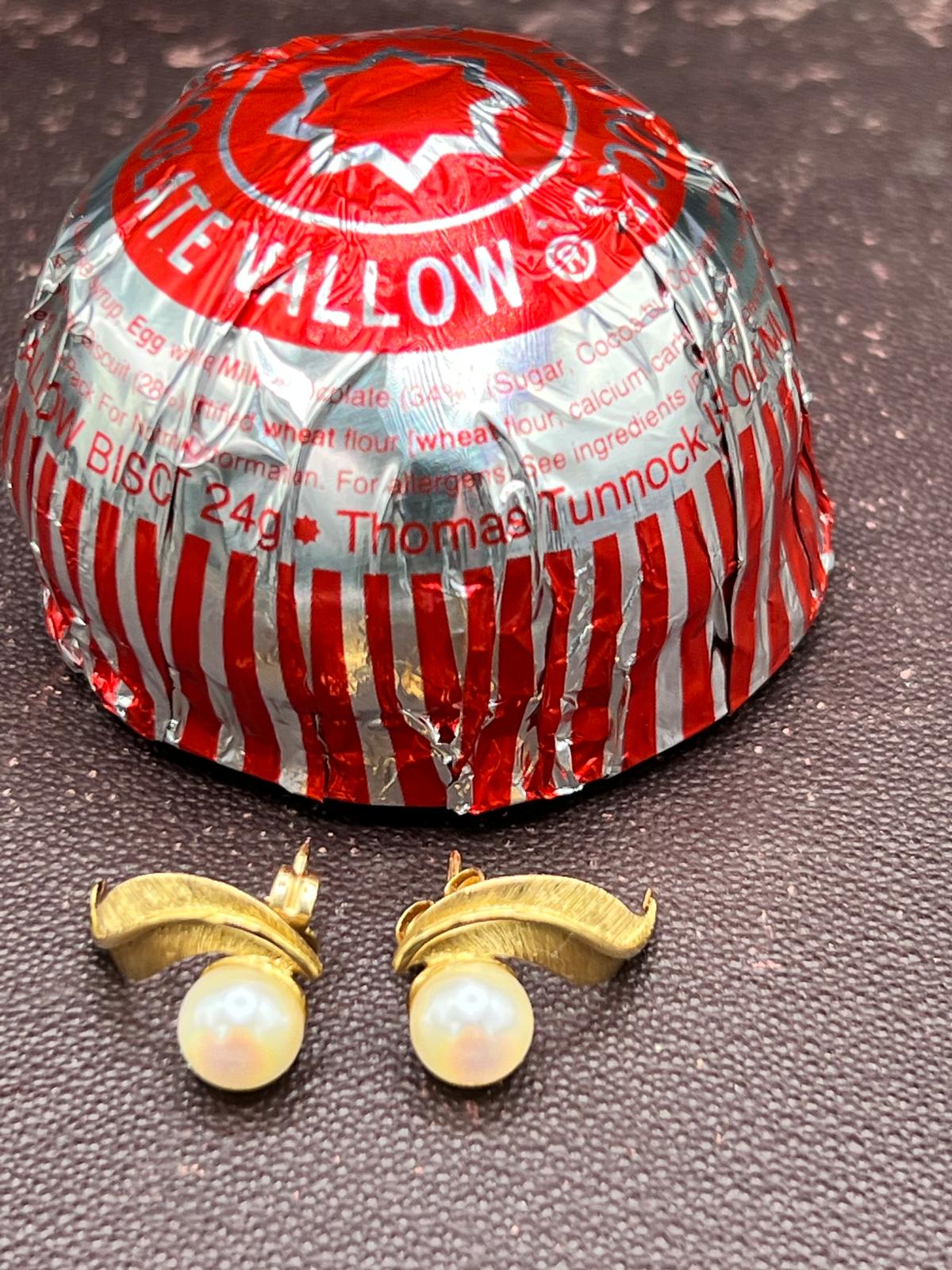 A Pair of 18k Yellow Gold and Cultured Pearl Leaf Stud Earrings