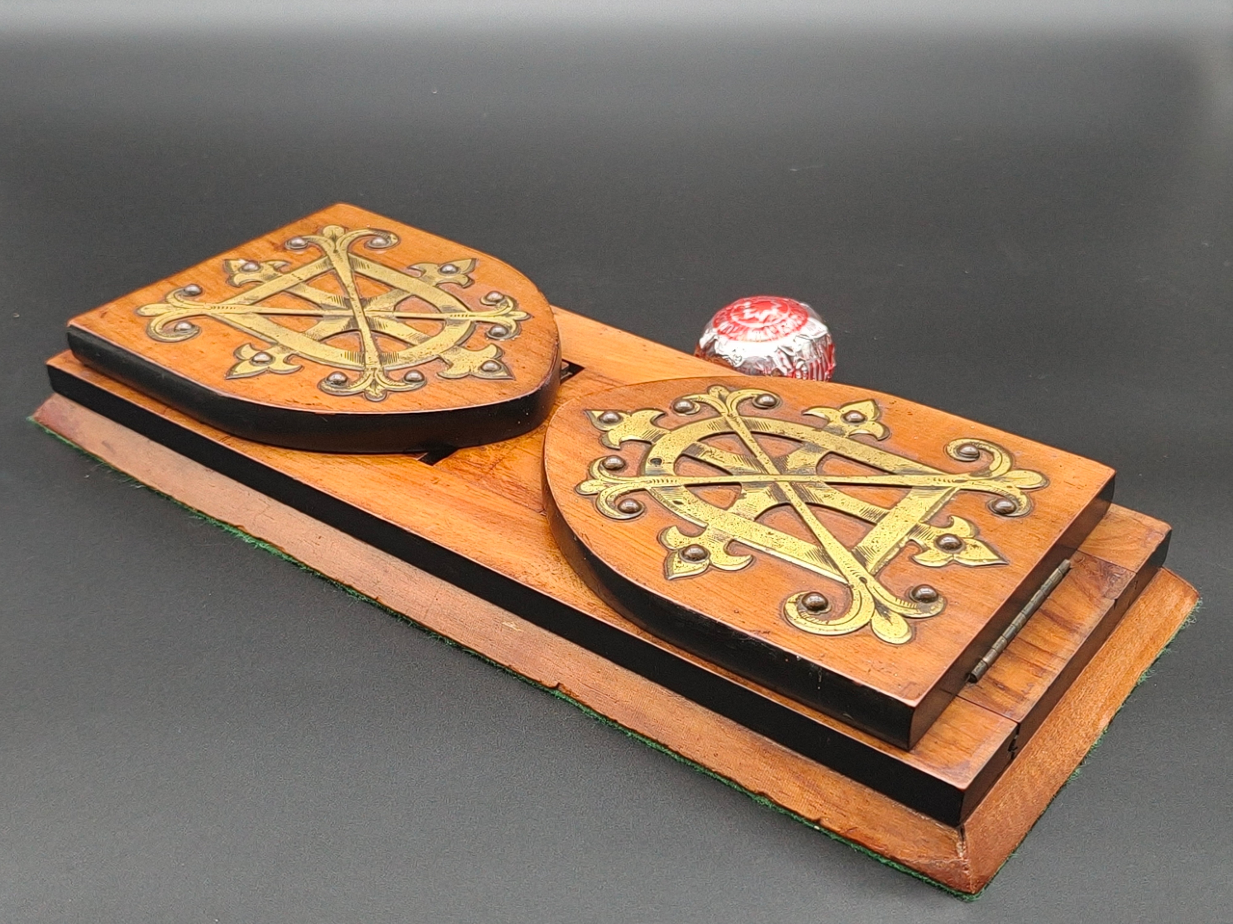 A 19th Century Hardwood and Brass Expanding Book Slide